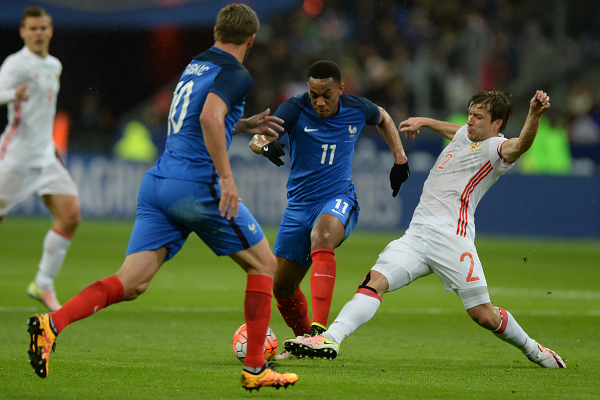 Российские футболисты уступили французам в товарищеском матче