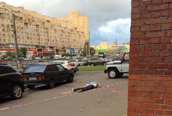 Ученик умер на проспекте Просвещения, выпав из окна арендованной квартиры
