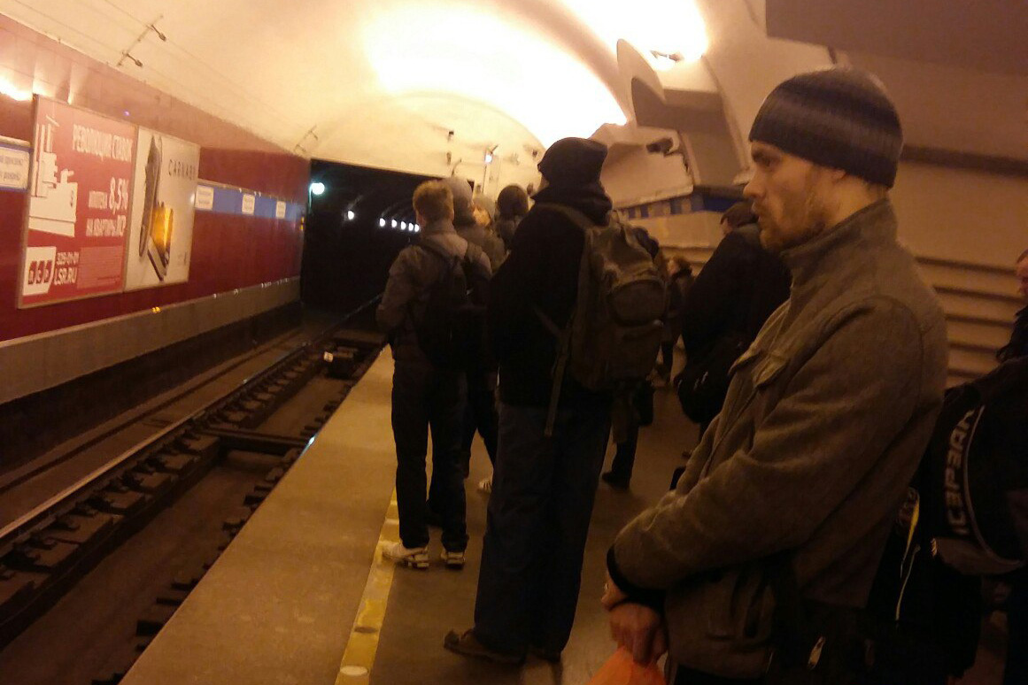 На синей ветке метро из-за технического сбоя опаздывают поезда