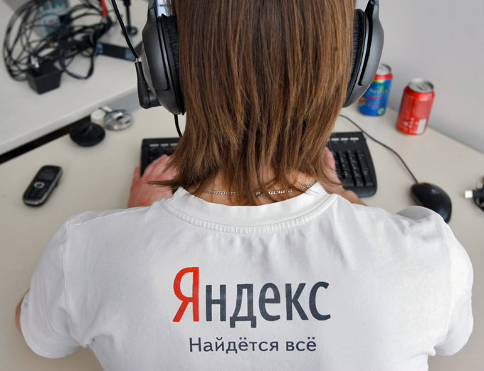 Сотрудник компании "Яндекс" за работой. Фото: Юрий Мартьянов/Коммерсантъ