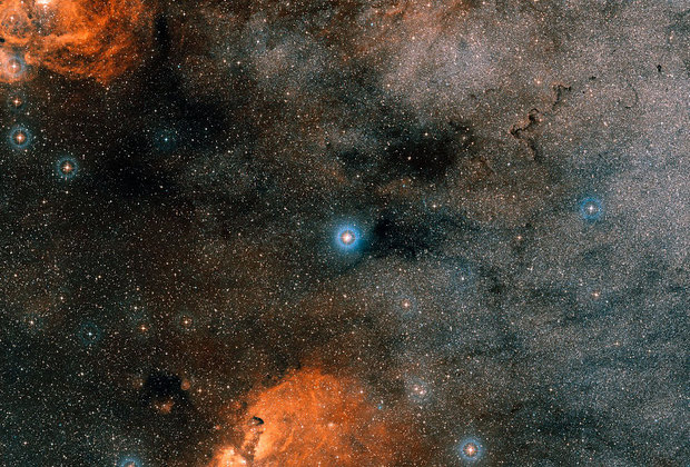  На фото область неба вокруг тройной звезды Gliese 667. Фото - ESO / M. Kornmesser