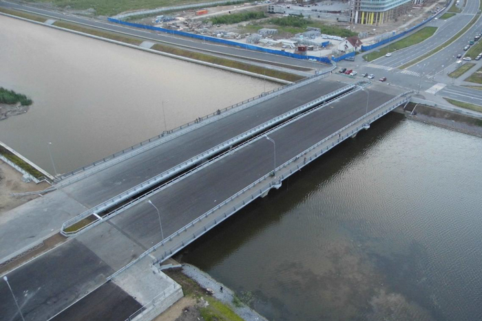 В Петербурге четыре месяца не могут открыть движение по новому мосту