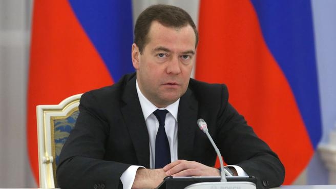 Депутаты ЛДПР, СР и ЕР не спросят Медведева о расследовании Навального