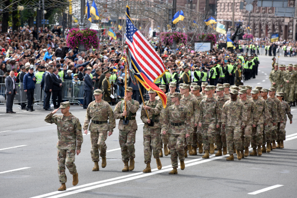 Михаил Погребинский: Военный парад в Киеве разжигает агрессию националистов
