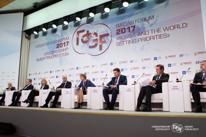 Гайдаровский форум: «бунт губернаторов», неяркий Медведев и намек на отмену санкций