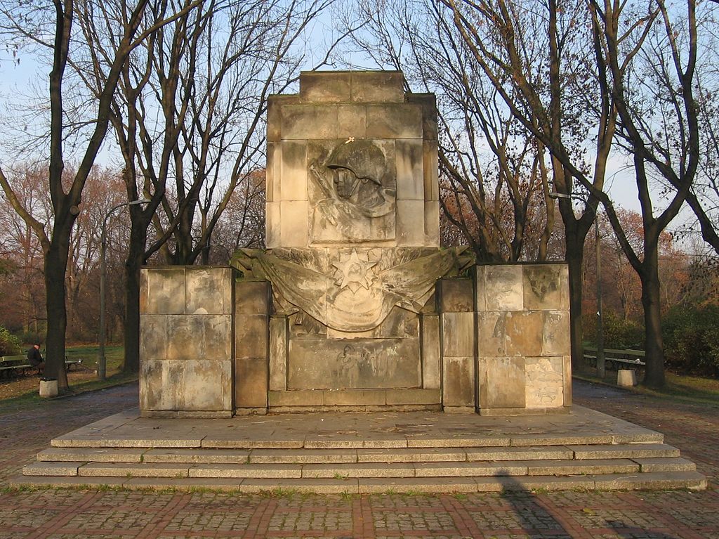 Осенью в Польше начнут сносить памятники солдатам СССР