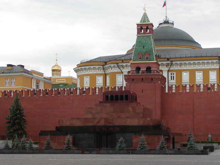 В ЛДПР предложили убрать мавзолей с Красной площади