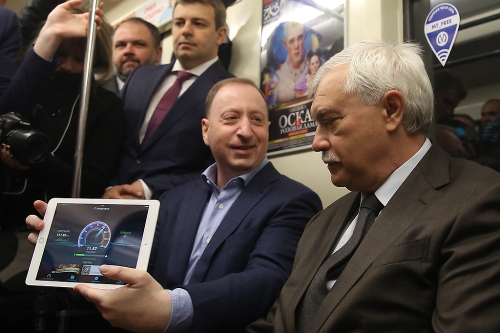 Губернатор Полтавченко прокатился на метро с Wi-Fi