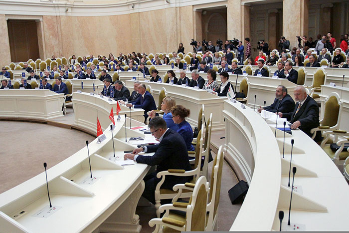 Депутаты поделят три миллиарда рублей как захотят