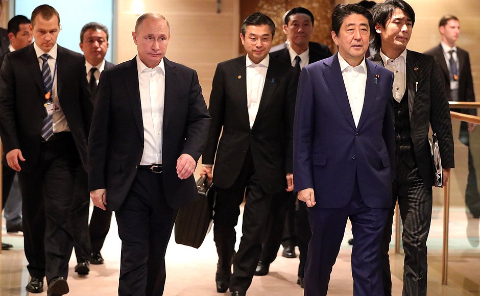 Абэ и Путин все еще по-разному смотрят на мирный договор
