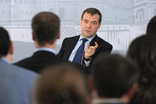 Открытое правительство и Медведев спорят из-за бюджета на 2013-2015 годы