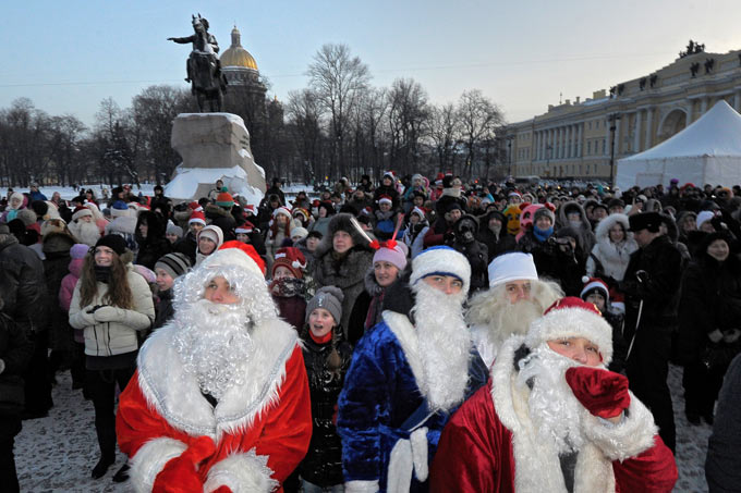 Торжественная церемония встречи Деда Мороза в Санкт-Петербурге. Фото: Александр Петросян/Коммерсантъ