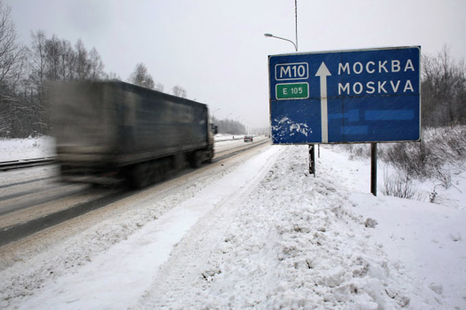 Автомобили на трассе М-10 "Россия" Фото: Андрей Стенин РИА Новости