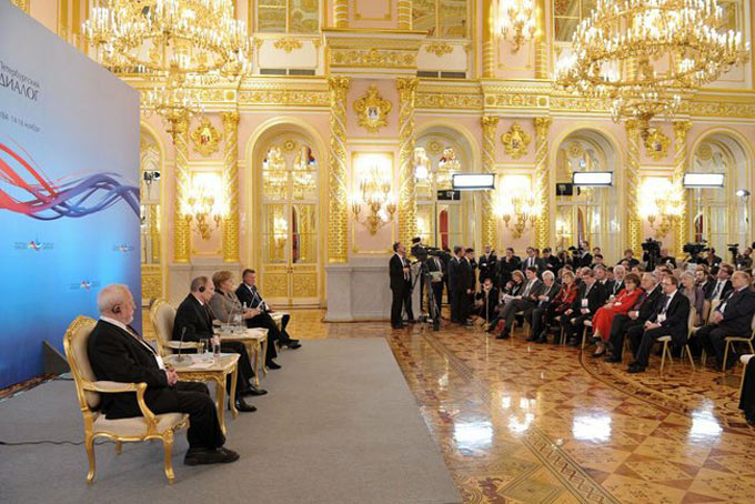 Петербургский диалог фото с сайта Президента России