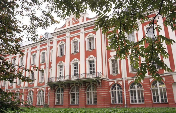 Российский студенческий союз выступил против объединения факультетов СПбГУ
